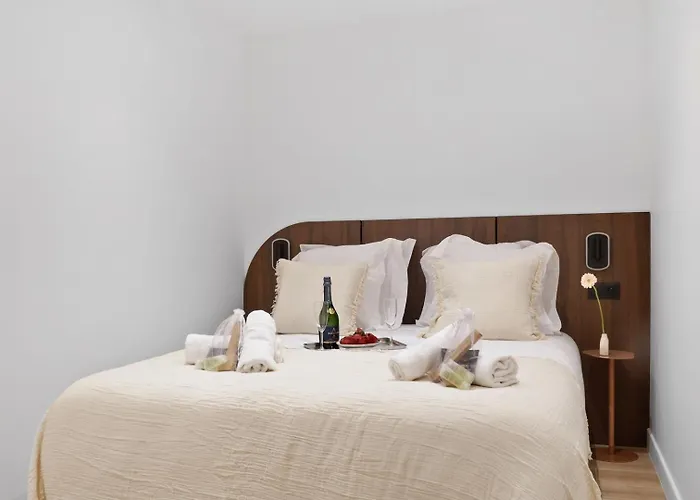 Thebluestay 264 - Spacious In 15 - Ac