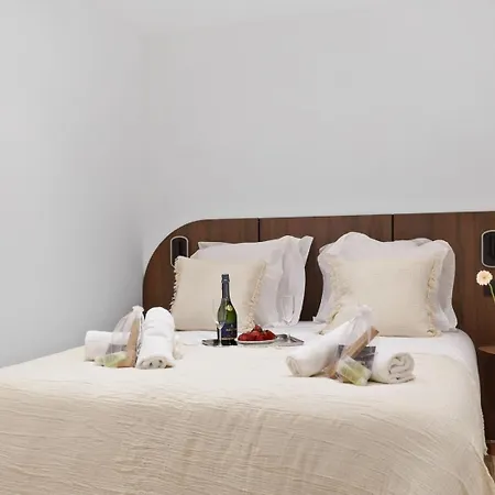 Thebluestay 264 - Spacious In 15 - Ac