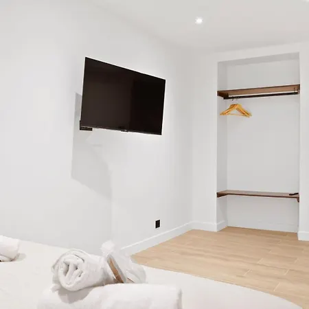 Thebluestay 264 - Spacious In 15 - Ac