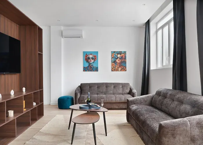 Thebluestay 264 - Spacious In 15 - Ac *
