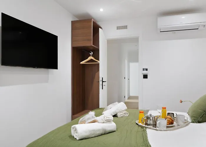 Thebluestay 264 - Spacious In 15 - Ac Apartment